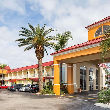 Days Inn & Suites By Wyndham Port Richey Buitenkant foto