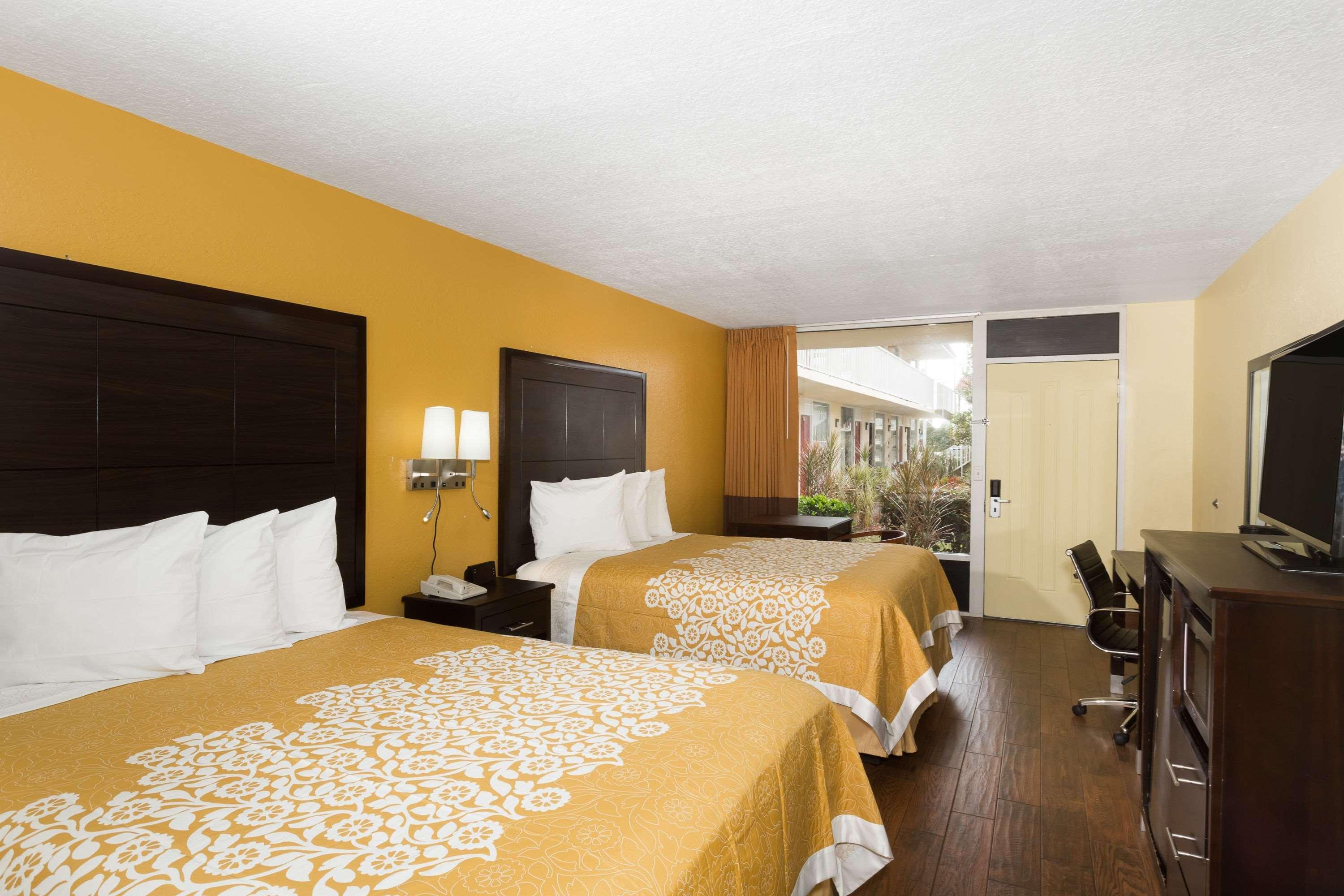 Days Inn & Suites By Wyndham Port Richey Buitenkant foto