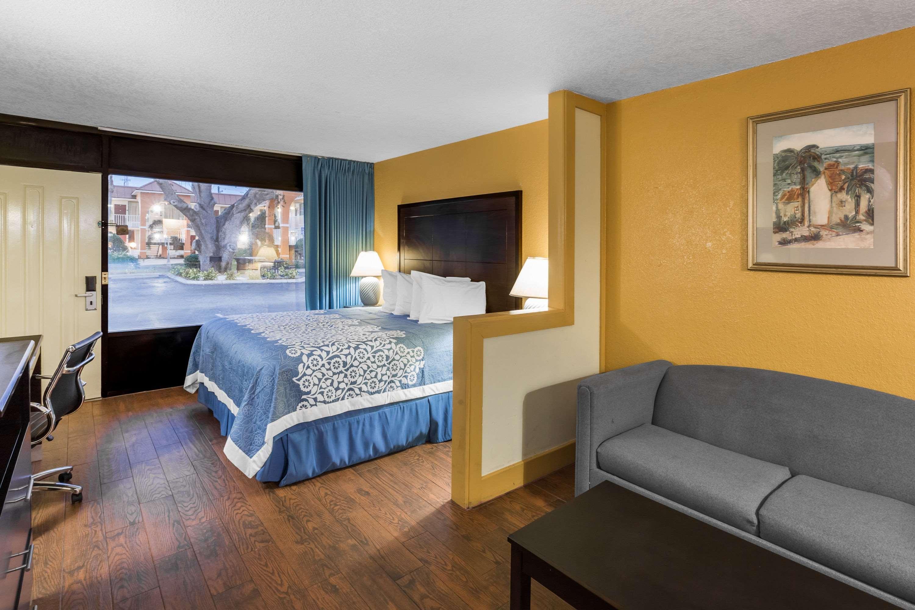 Days Inn & Suites By Wyndham Port Richey Buitenkant foto