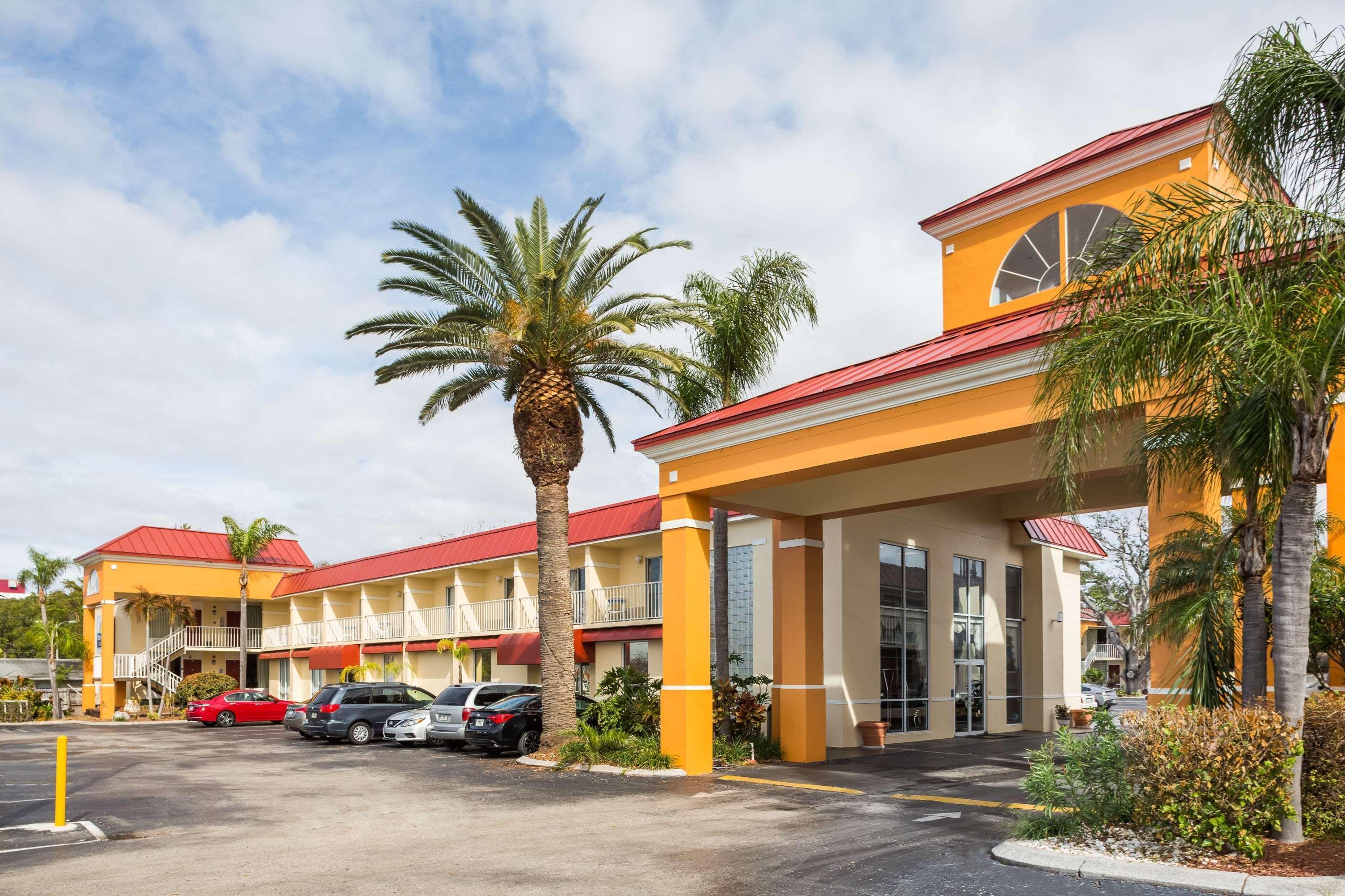 Days Inn & Suites By Wyndham Port Richey Buitenkant foto