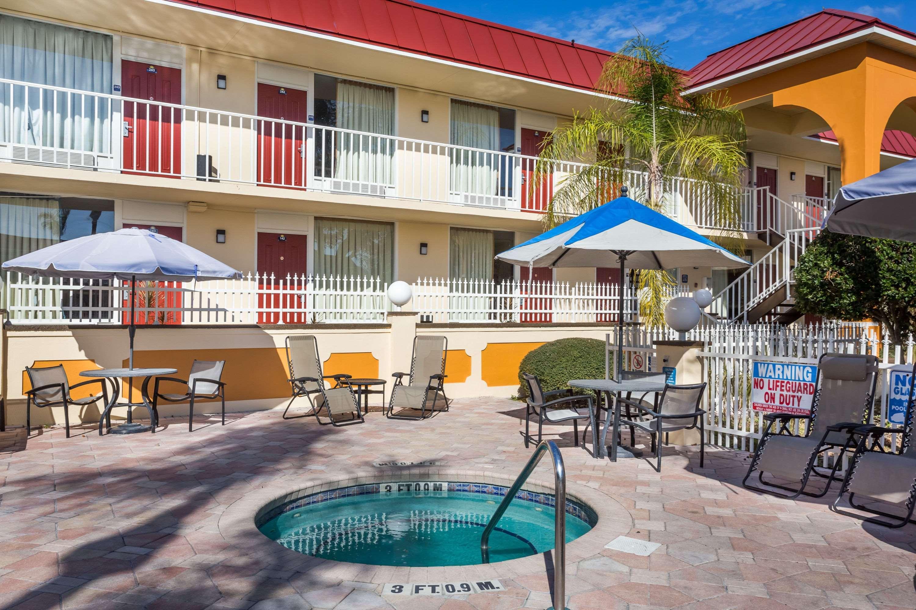 Days Inn & Suites By Wyndham Port Richey Buitenkant foto