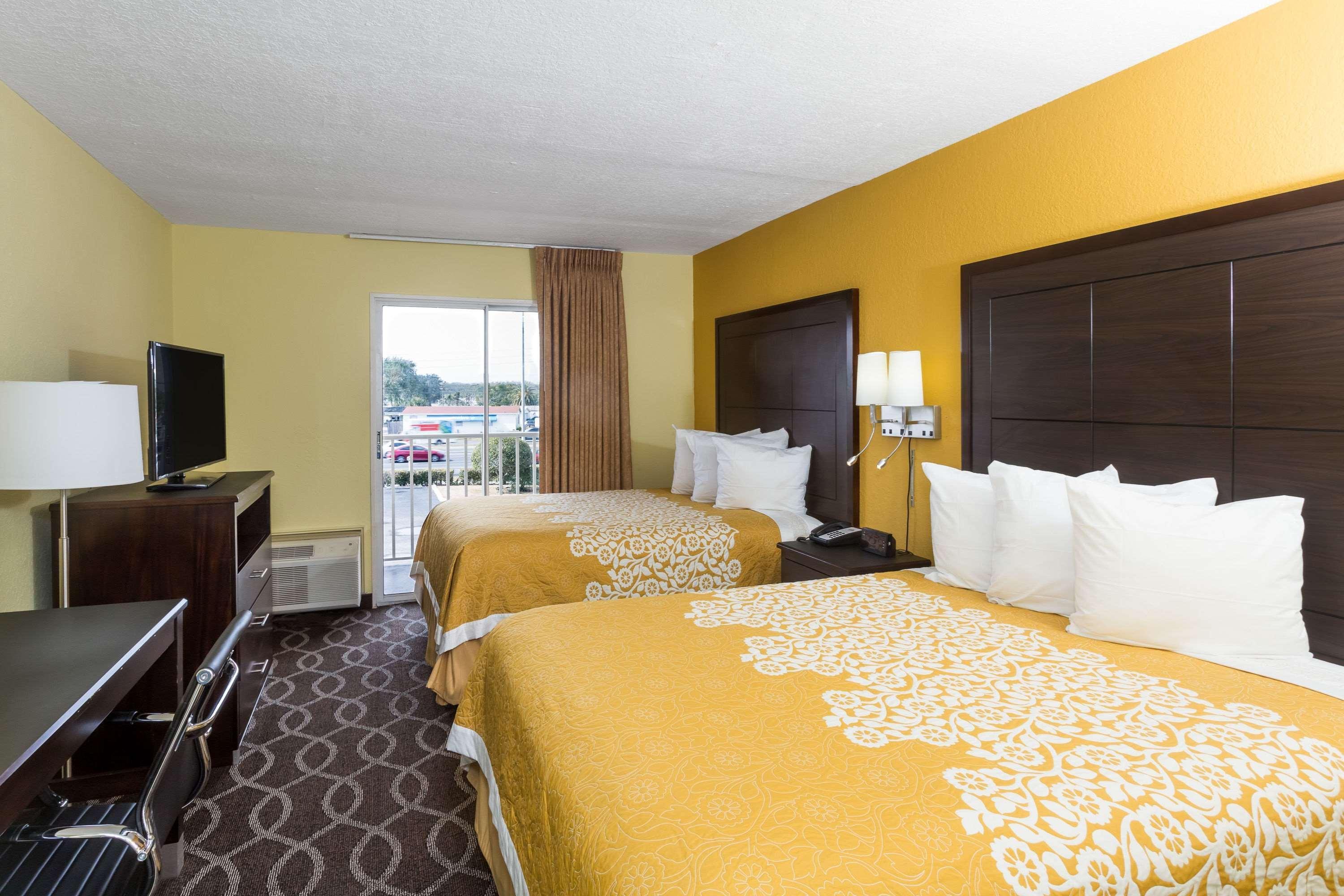 Days Inn & Suites By Wyndham Port Richey Buitenkant foto