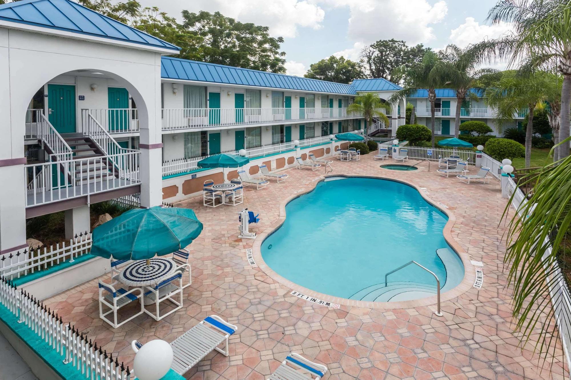 Days Inn & Suites By Wyndham Port Richey Buitenkant foto